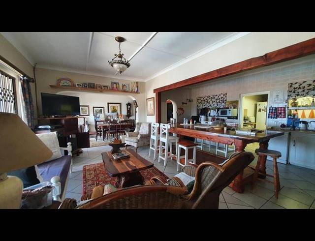 5 BEDROOM HOUSE FOR SALE IN UVONGO